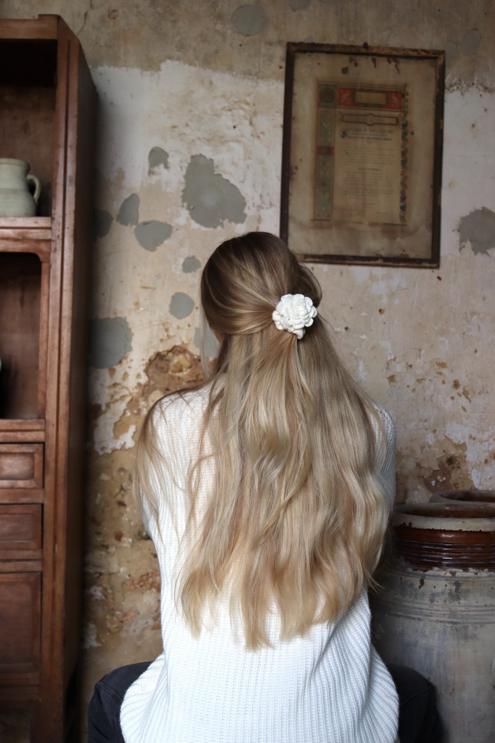 Small Scrunchie w/Flower - Off White