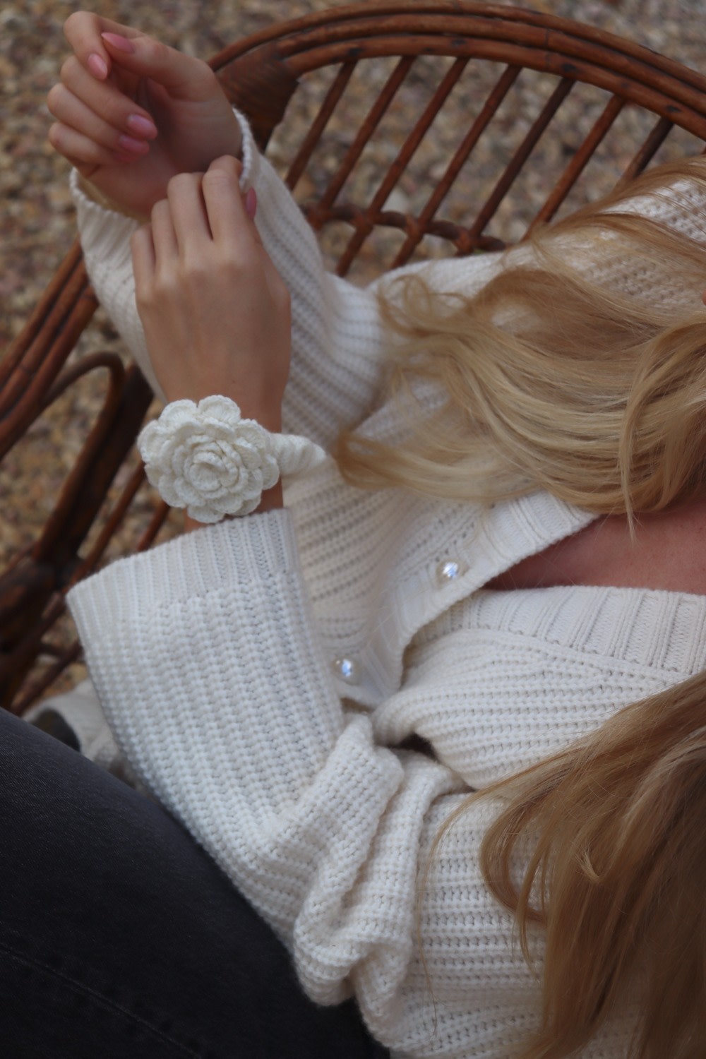 Small Scrunchie w/Flower - Off White