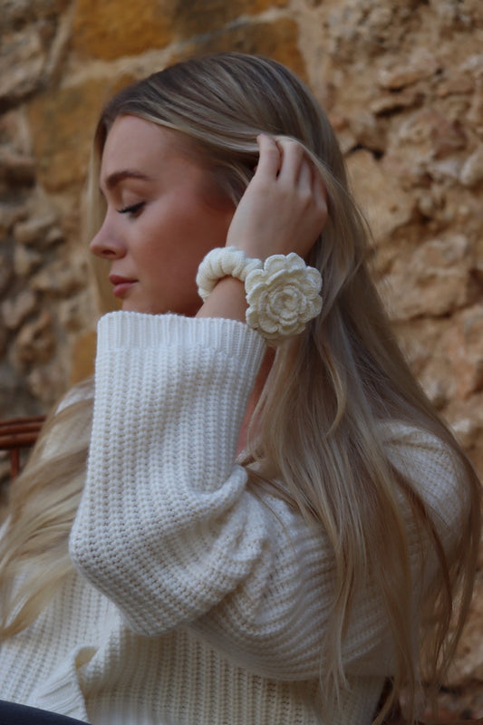 Small Scrunchie w/Flower - Off White