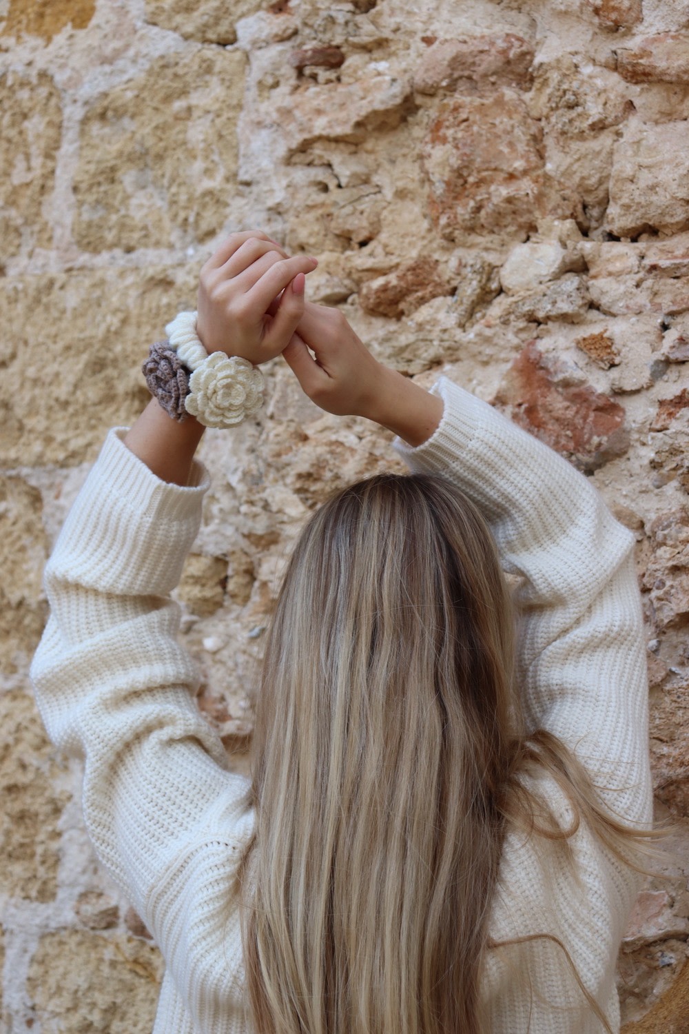 Small Scrunchie w/Flower - Off White
