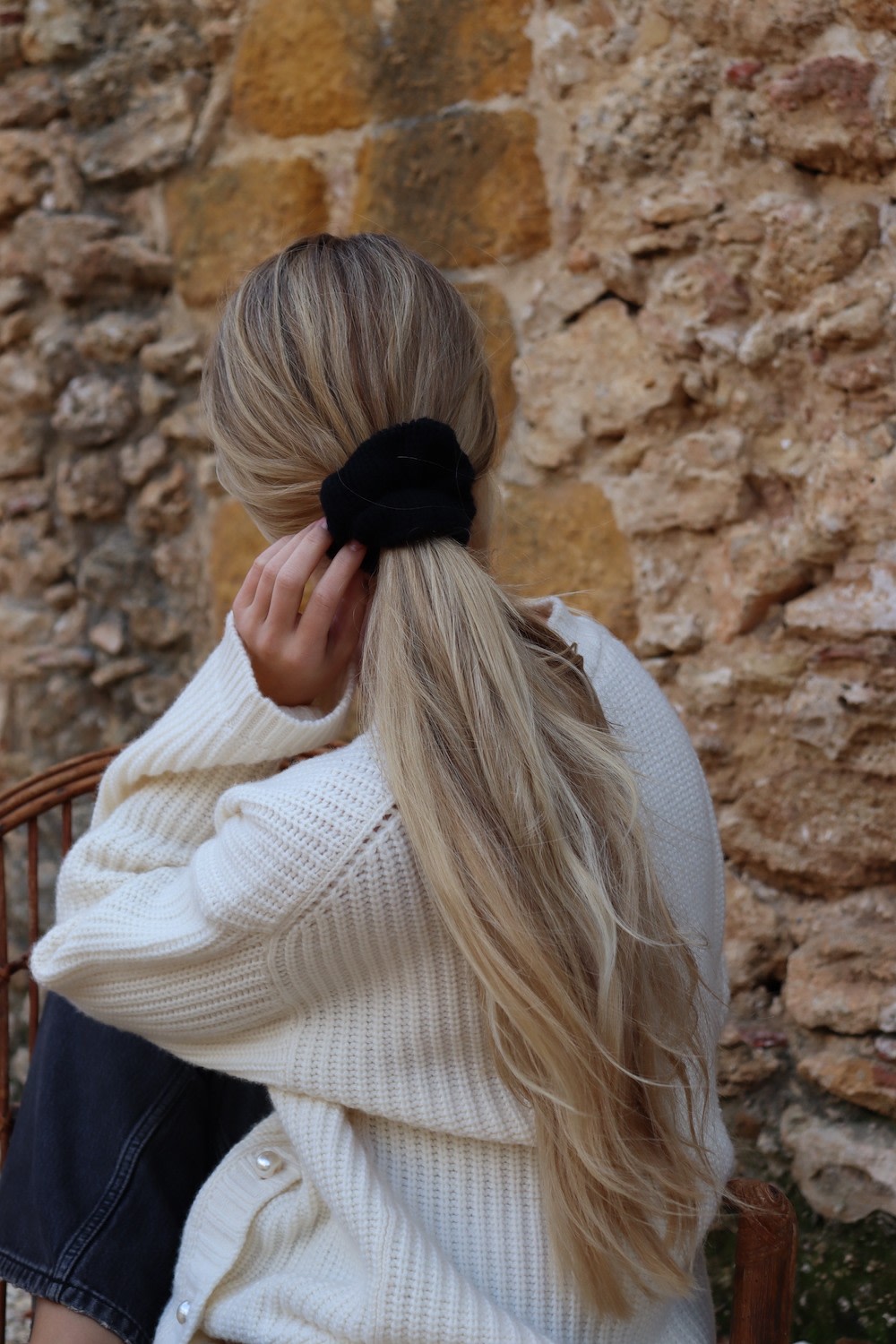 Medium Scrunchie - Black