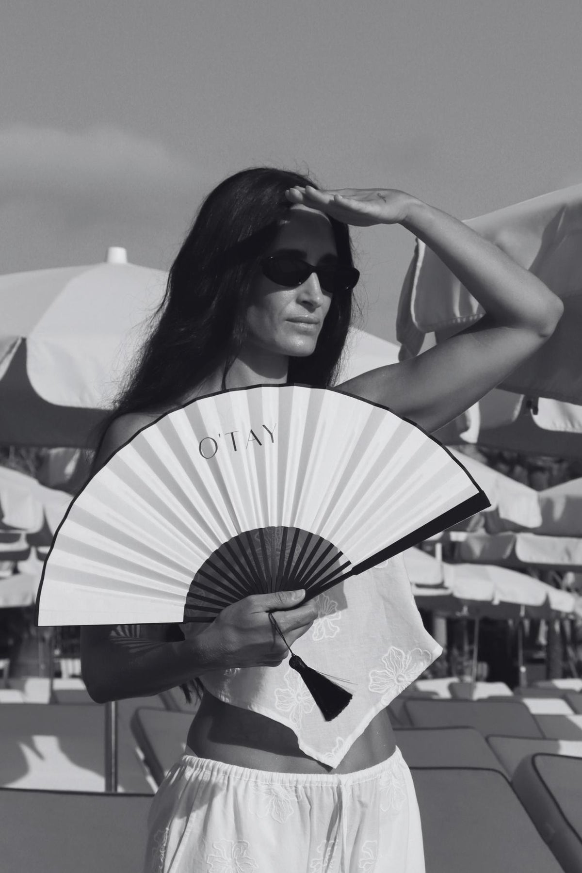 O`TAY Fan - Black/White